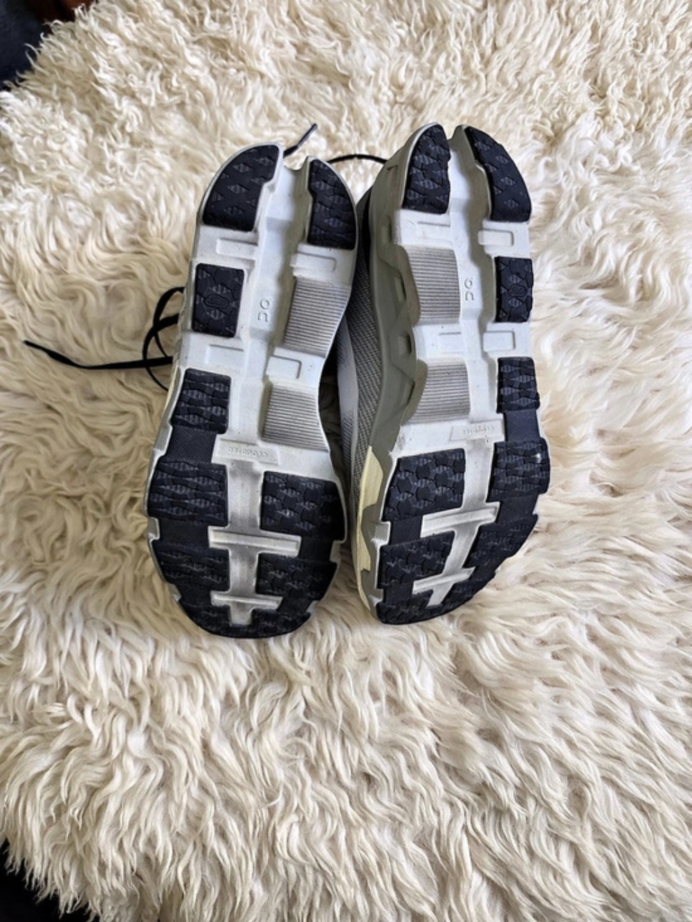 On Cloudmonster Hyper Athletic Shoes White & Black US 8.5 - Picture 3 of 9